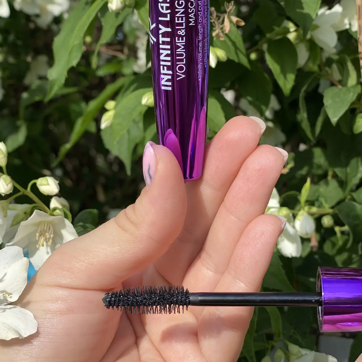 Infinity Lash Volume and Length Mascara - Máscara de pestañas volumen y longitud