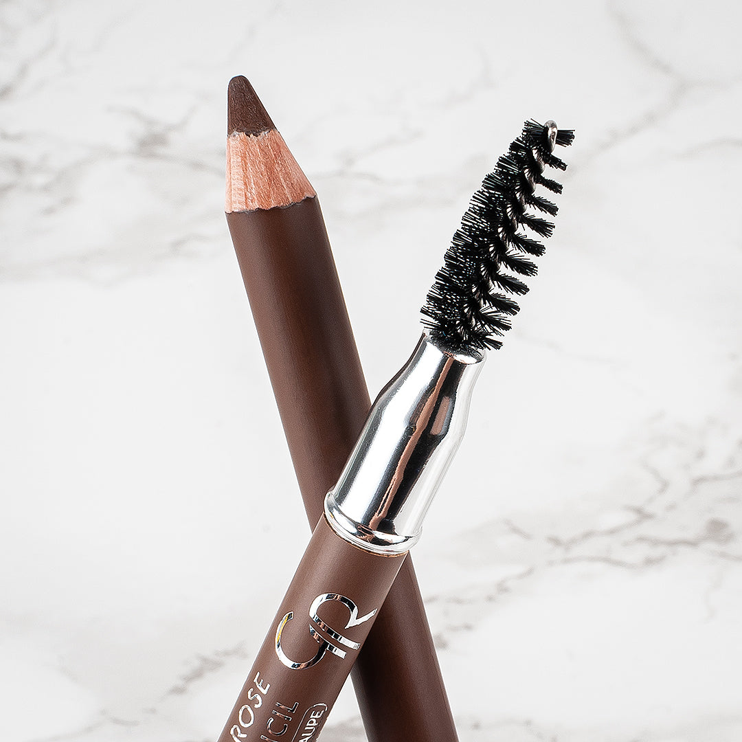Eyebrow Powder Pencil – Lápiz de cejas con acabado empolvado y cepillo.
