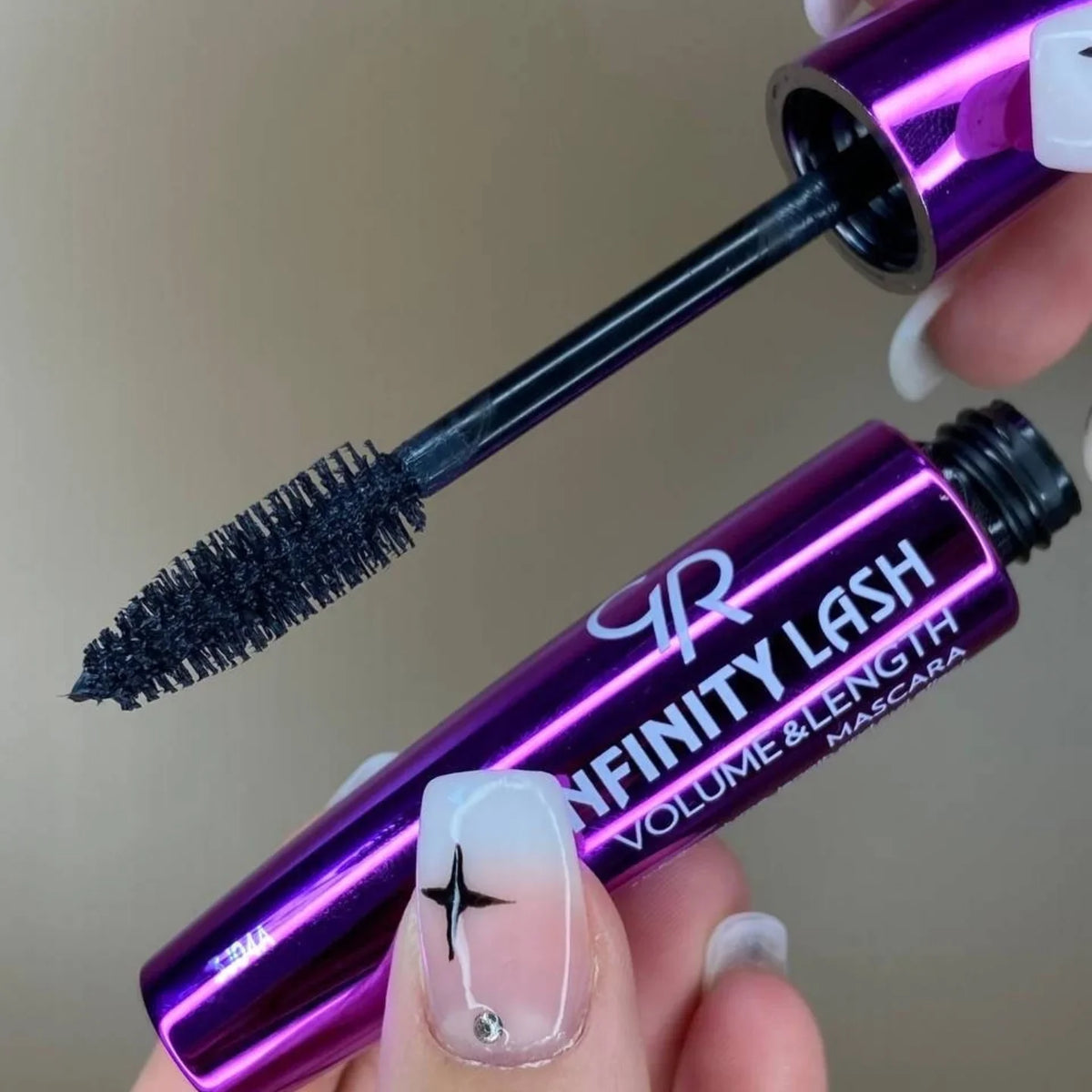 Infinity Lash Volume and Length Mascara - Máscara de pestañas volumen y longitud